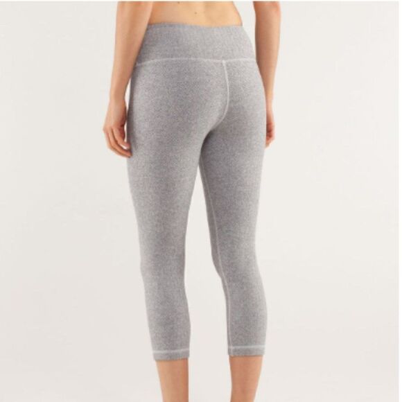 Lululemon Wunder Under Crop - Picture 9 of 9